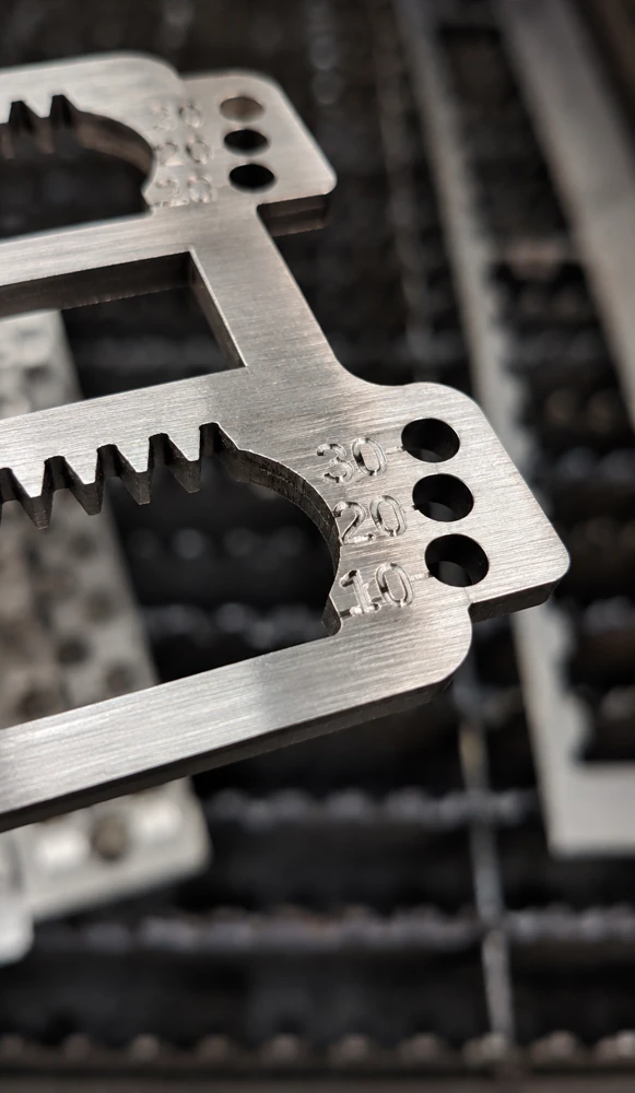 Peças e conjuntos metálicos fabricados
